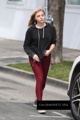 Click to view full size image
==============
Chloe-Moretz-in-Red-Tights--17-662x993.jpg Chloe-Moretz-in-Red-Tights--17-662x993.jpg