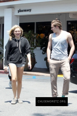 Chloe-Moretz-in-Shorts--01-662x993.jpg