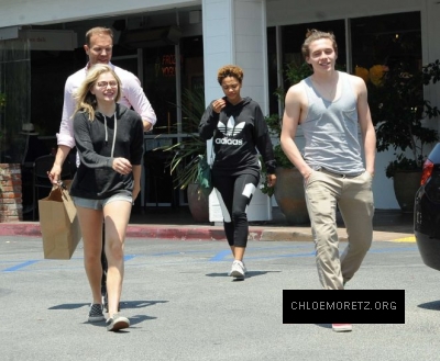 Chloe-Moretz-in-Shorts--08-662x546.jpg