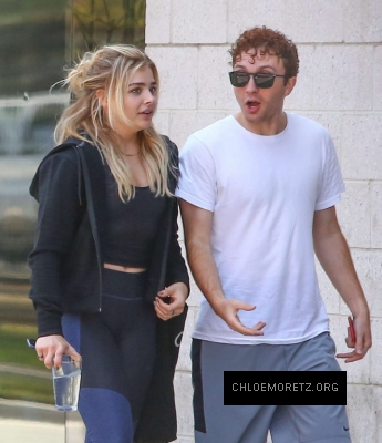 Chloe-Moretz-in-Spandex--08-662x766.jpg
