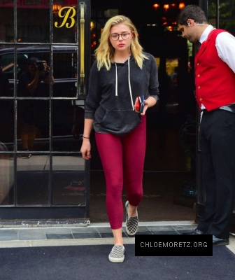 Chloe-Moretz-in-Spandex--12-662x787.jpg