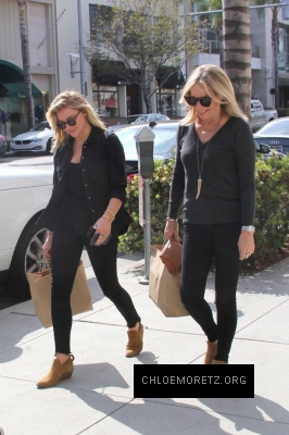 Chloe-Moretz-on-a-lunch-in-Beverly-Hills--08-662x993.jpg