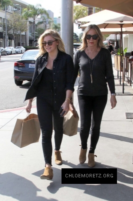 Chloe-Moretz-on-a-lunch-in-Beverly-Hills--16-662x993.jpg
