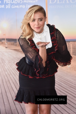 Click to view full size image
==============
Chloe_Grace_Moretz_013_28129.jpg Chloe_Grace_Moretz_013_28129.jpg