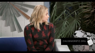 Chloe_Moretz_Schools_an_Alien_Expert_281129.jpg