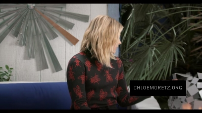 Chloe_Moretz_Schools_an_Alien_Expert_281529.jpg