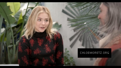 Chloe_Moretz_Schools_an_Alien_Expert_282429.jpg
