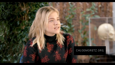 Chloe_Moretz_Schools_an_Alien_Expert_287729.jpg