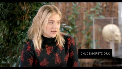 Chloe_Moretz_Schools_an_Alien_Expert_287929.jpg