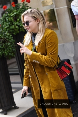 chloe_285429~10.jpg
