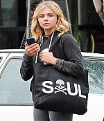 1460139300264_chloe_moretz_at_Benefit_Cosmetics_010.jpg