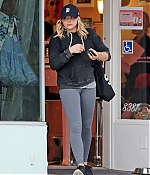 1460139305788_chloe_moretz_at_Benefit_Cosmetics_011.jpg