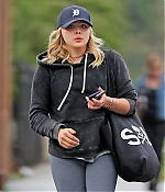 1460139311151_chloe_moretz_at_Benefit_Cosmetics_012.jpg