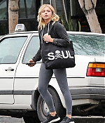 1460139388759_chloe_moretz_at_Benefit_Cosmetics_024_28129.jpg