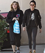1485489841655_Chlo_Grace_Moretz_-Kristen_Stewart_5.jpg