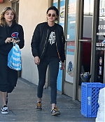 1485489892239_Chlo_Grace_Moretz_-Kristen_Stewart_13.jpg