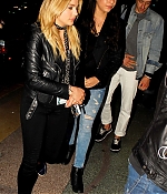 Chloe-Moretz--Arriving-To-See-Alessia-Cara--08-662x1140~0.jpg