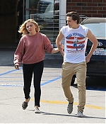 Chloe-Moretz--Leaving-Rite-Aid--01-662x550.jpg