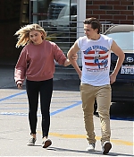 Chloe-Moretz--Leaving-Rite-Aid--16-662x865.jpg