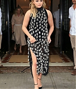 Chloe-Moretz--Leaving-her-hotel--08-662x993.jpg