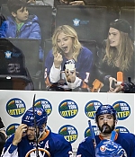 Chloe-Moretz--New-York-Islanders-vs-Tampa-Lightning--10-662x481.jpg