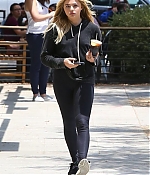 Chloe-Moretz-Out-in-LA--02-662x957.jpg