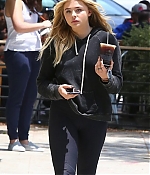 Chloe-Moretz-Out-in-LA--10-662x967.jpg