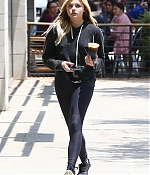 Chloe-Moretz-Out-in-LA--17-662x973.jpg