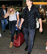 Chloe-Moretz-and-Brooklyn-Beckham-at-JFK-Airport--04-662x993.jpg