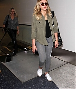 Chloe-Moretz-at-LAX-Airport--04-662x993.jpg