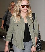 Chloe-Moretz-at-LAX-Airport--08-662x993.jpg