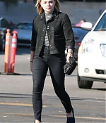 Chloe-Moretz-in-Black-Jeans--05-662x993.jpg