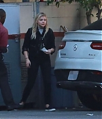 Chloe-Moretz-in-Black-Jeans--06-662x441.jpg
