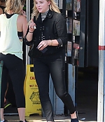 Chloe-Moretz-in-Black-Jeans--07-662x993.jpg