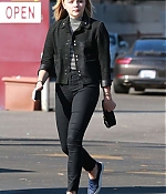 Chloe-Moretz-in-Black-Jeans--09-662x993.jpg