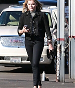 Chloe-Moretz-in-Black-Jeans--10-662x993.jpg