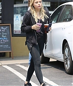 Chloe-Moretz-in-Black-Tights--01-662x993.jpg