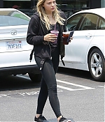 Chloe-Moretz-in-Black-Tights--07-662x993.jpg