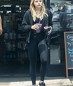 Chloe-Moretz-in-Black-Tights--13-662x993.jpg