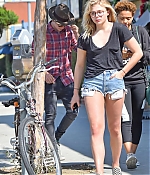 Chloe-Moretz-in-Jeans-Shorts--02-662x995.jpg