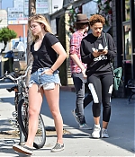 Chloe-Moretz-in-Jeans-Shorts--12-662x823.jpg