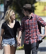 Chloe-Moretz-in-Jeans-Shorts--14-662x662.jpg