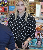 Chloe-Moretz-in-Leather--06-662x923.jpg