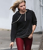 Chloe-Moretz-in-Red-Tights--13-662x993.jpg