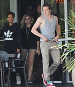 Chloe-Moretz-in-Shorts--06-662x885.jpg