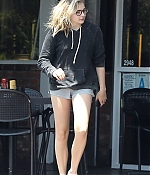 Chloe-Moretz-in-Shorts--13-662x993.jpg