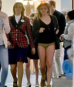 Chloe-Moretz-in-Shorts-at-Disneyland--05-662x994.jpg