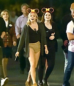Chloe-Moretz-in-Shorts-at-Disneyland--07-662x995.jpg