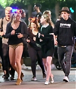 Chloe-Moretz-in-Shorts-at-Disneyland--08-662x546.jpg