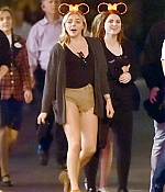 Chloe-Moretz-in-Shorts-at-Disneyland--17-662x994.jpg